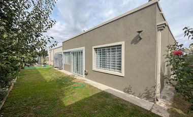 Venta Casa 3 Dormitorios - Fernández Oro - Barrio Piedras Blancas