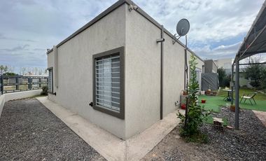 Venta Casa 3 Dormitorios - Fernández Oro - Barrio Piedras Blancas