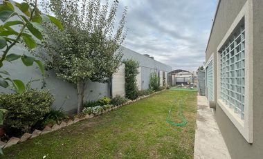 Venta Casa 3 Dormitorios - Fernández Oro - Barrio Piedras Blancas