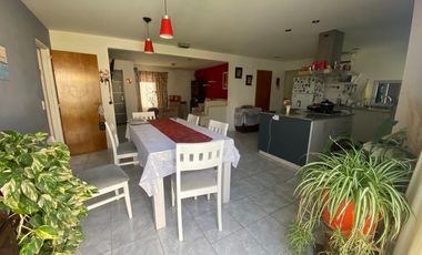 Venta Casa 3 Dormitorios - Fernández Oro - Barrio Piedras Blancas