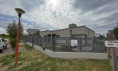 Venta Casa 3 Dormitorios - Fernández Oro - Barrio Piedras Blancas