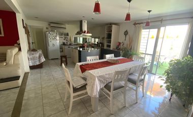Venta Casa 3 Dormitorios - Fernández Oro - Barrio Piedras Blancas