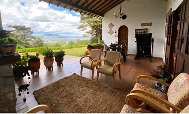 Hermosa casa campestre en la Ceja Antioquia 10.000 m2