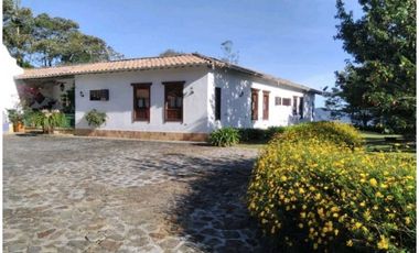 Hermosa casa campestre en la Ceja Antioquia 10.000 m2