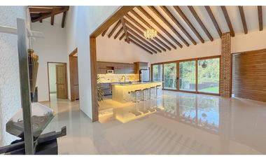 Venta Casa Campestre con Pesebreras cerca Aeropuerto Túnel de Oriente