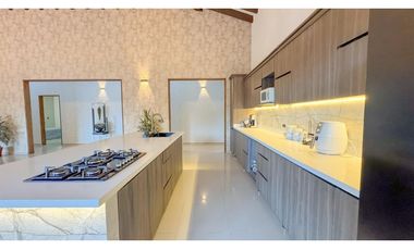 Venta Casa Campestre con Pesebreras cerca Aeropuerto Túnel de Oriente