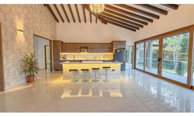 Venta Casa Campestre con Pesebreras cerca Aeropuerto Túnel de Oriente