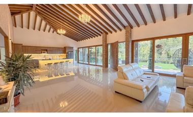 Venta Casa Campestre con Pesebreras cerca Aeropuerto Túnel de Oriente