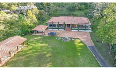 Venta Casa Campestre con Pesebreras cerca Aeropuerto Túnel de Oriente