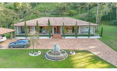 Venta Casa Campestre con Pesebreras cerca Aeropuerto Túnel de Oriente