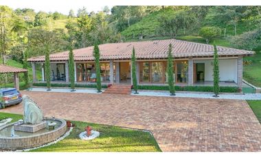 Venta Casa Campestre con Pesebreras cerca Aeropuerto Túnel de Oriente