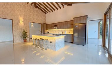 Venta Casa Campestre con Pesebreras cerca Aeropuerto Túnel de Oriente