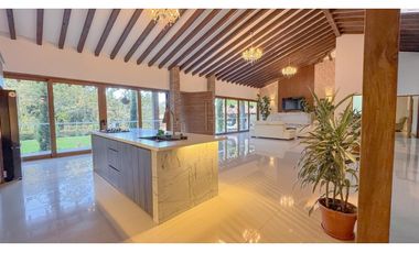 Venta Casa Campestre con Pesebreras cerca Aeropuerto Túnel de Oriente