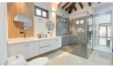 Venta Casa Campestre con Pesebreras cerca Aeropuerto Túnel de Oriente