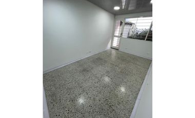 SE RENTA CASA PARA OFICINAS EN MARAYA