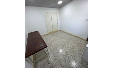 SE RENTA CASA PARA OFICINAS EN MARAYA