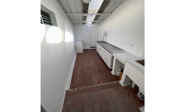 SE RENTA CASA PARA OFICINAS EN MARAYA