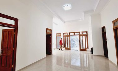 Rumah baru mewah sumber Banjarsari solo dekat ke manahan