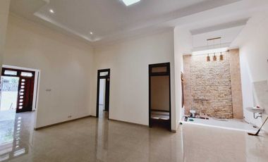 Rumah baru mewah sumber Banjarsari solo dekat ke manahan