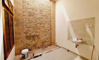 Rumah baru mewah sumber Banjarsari solo dekat ke manahan