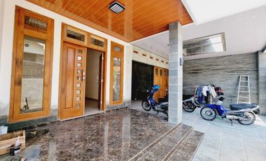 Rumah baru mewah sumber Banjarsari solo dekat ke manahan