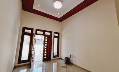 Rumah baru mewah sumber Banjarsari solo dekat ke manahan