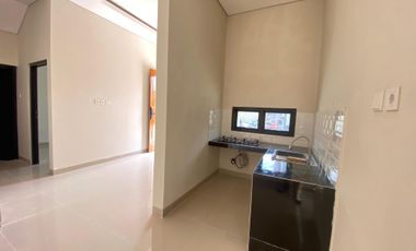 Rumah 2 Lantai Elegan Dekat UNS & Tol Palur, Cashback 80 juta fix