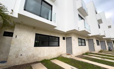 EN VENTA CASA DE 2 HABITACIONES CON ALBERCA, ROOFTOP Y TERRAZA EN TULUM