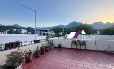 RENTA Residencia de 670 m2 EL CARCADO en Santiago - 4 Recámaras, Cochera 5 autos   PANELES SOLARES