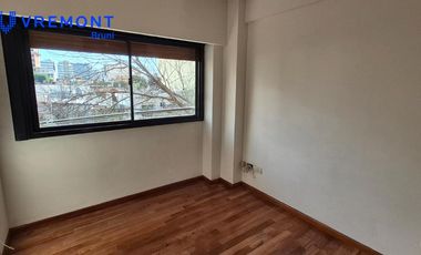 Oficina con palier privado al frente de 82m2
