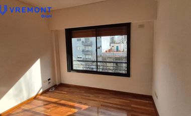 Oficina con palier privado al frente de 82m2