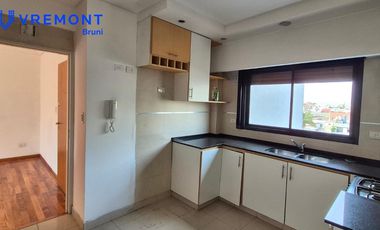 Oficina con palier privado al frente de 82m2