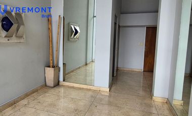Oficina con palier privado al frente de 82m2