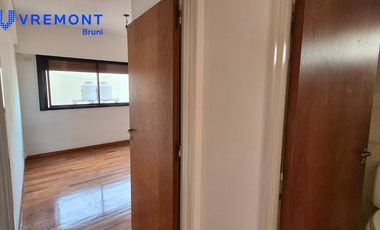 Oficina con palier privado al frente de 82m2