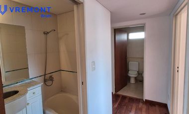 Oficina con palier privado al frente de 82m2