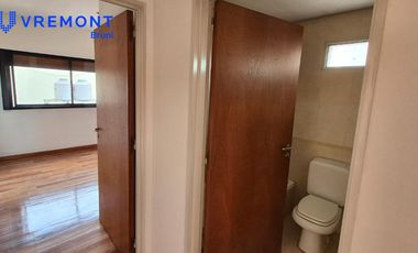 Oficina con palier privado al frente de 82m2