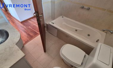 Oficina con palier privado al frente de 82m2