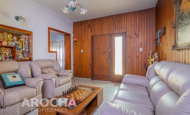 Casa en  venta, En Quilmes, lote propio, APTO CREDITO