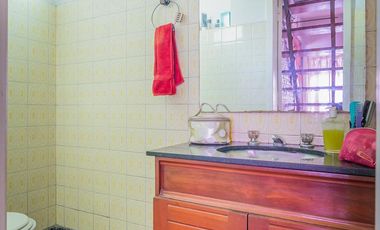 Casa en  venta, En Quilmes, lote propio, APTO CREDITO