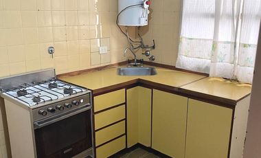 Luminoso Depto. 2 amb Edificio con Seguridad nocturna y encargado-Cerca de todo- Quilmes centro