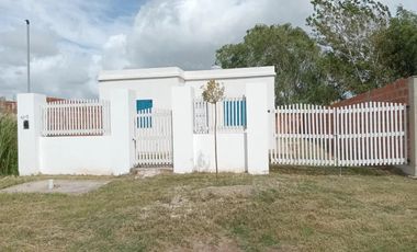 Casa en venta - 2 Dormitorios 1 Baño - Mar del Tuyú