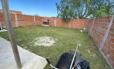 Casa en venta - 2 Dormitorios 1 Baño - Mar del Tuyú