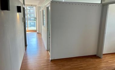 Exclusivo semipiso de oficina en Alquiler, con Balcón y Cochera - Núñez