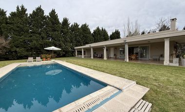 Casa de 4 Amb. sobre terreno de 3700m2 a la venta en Cañuelas