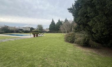 Casa de 4 Amb. sobre terreno de 3700m2 a la venta en Cañuelas