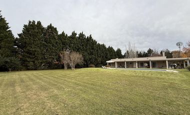 Casa de 4 Amb. sobre terreno de 3700m2 a la venta en Cañuelas