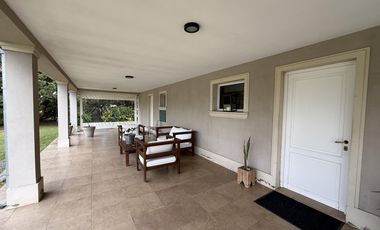 Casa de 4 Amb. sobre terreno de 3700m2 a la venta en Cañuelas