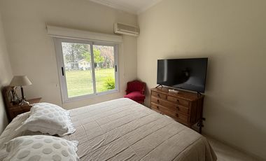 Casa de 4 Amb. sobre terreno de 3700m2 a la venta en Cañuelas