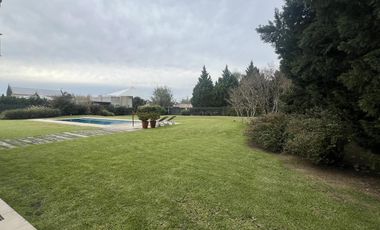 Casa de 4 Amb. sobre terreno de 3700m2 a la venta en Cañuelas