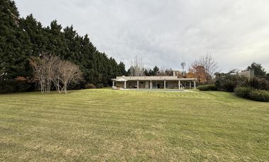 Casa de 4 Amb. sobre terreno de 3700m2 a la venta en Cañuelas
